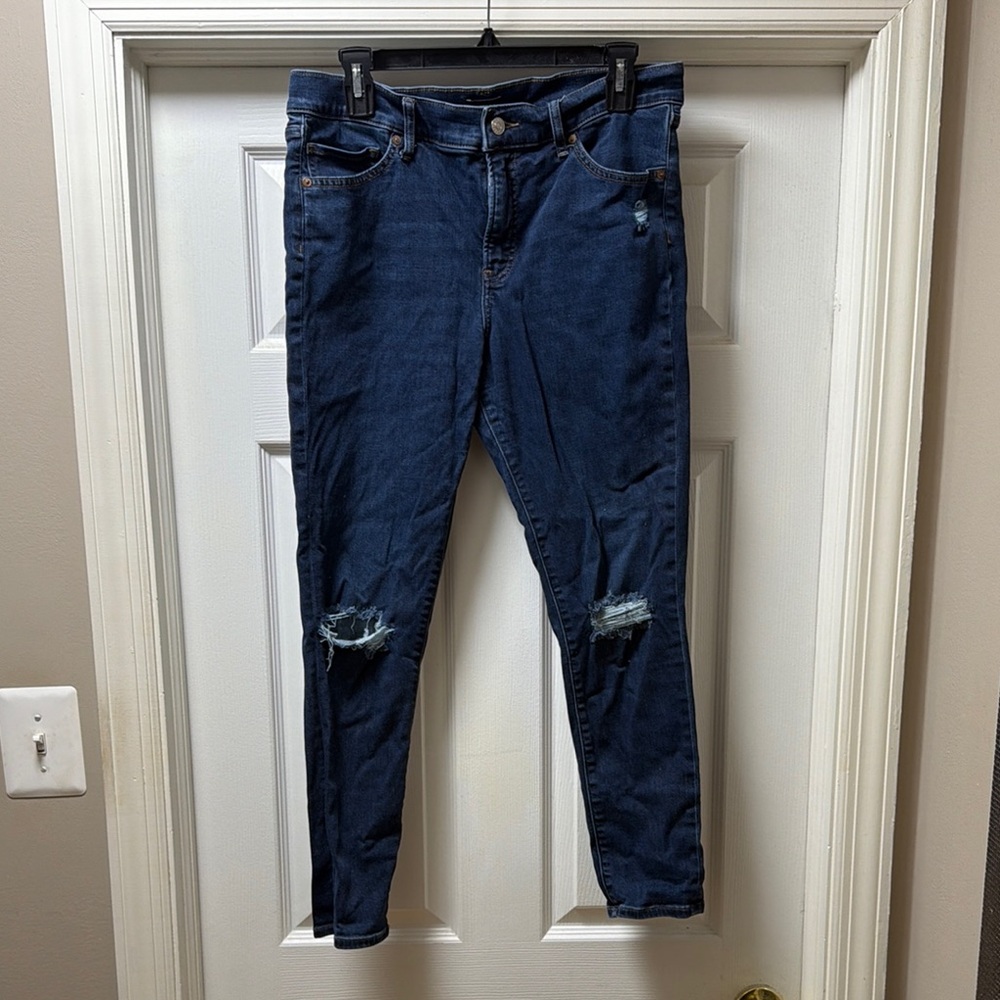 Dark Wash Ripped Knee Skinny Jeans